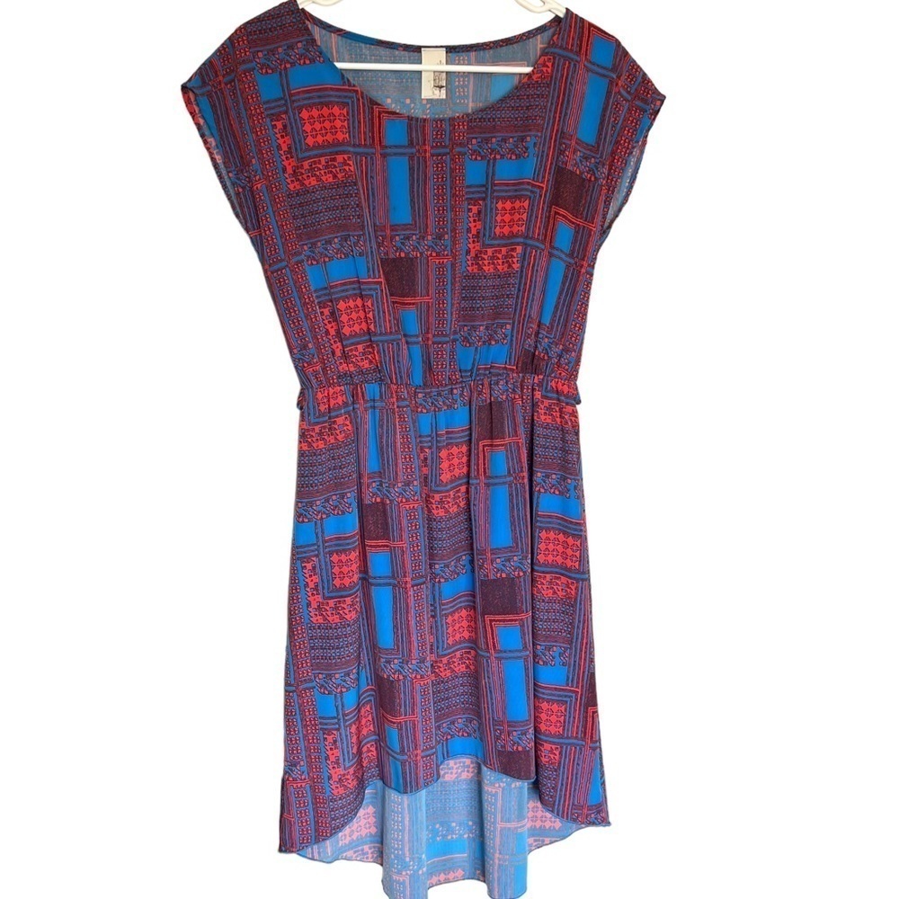 Bi-Level Dress with Geometric Print Size Medium. 100% Polyester